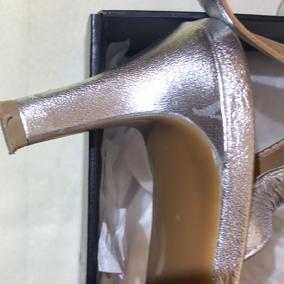 Natralizer Trinda Silver leather, heal approx 2” - Picture 7 of 10